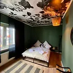 Schlafen Ueber Der Whiskybar Apartment