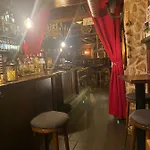 Schlafen Ueber Der Whiskybar Apartment