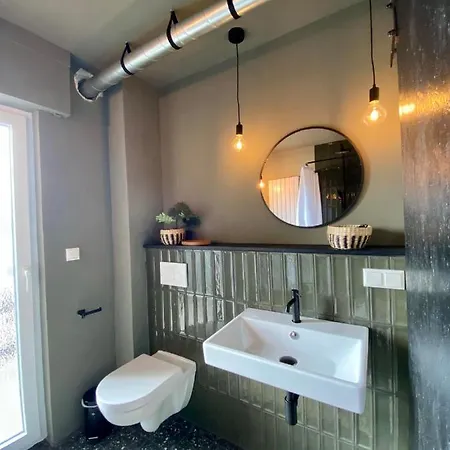 Schlafen Ueber Der Whiskybar *