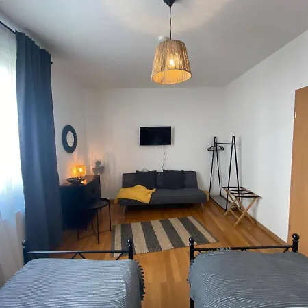 Schlafen Ueber Der Whiskybar *