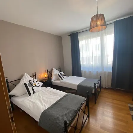 Schlafen Ueber Der Whiskybar *