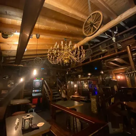 Apartment Schlafen Ueber Der Whiskybar