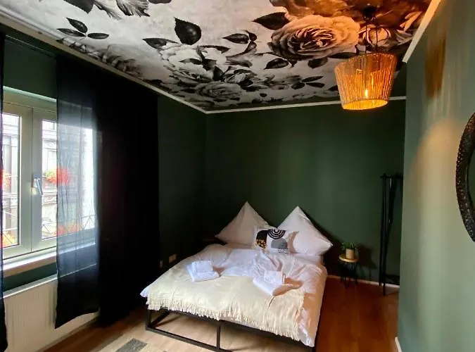 Schlafen Ueber Der Whiskybar Appartement