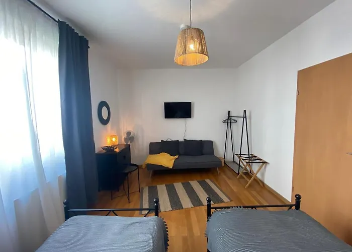 Schlafen Ueber Der Whiskybar *