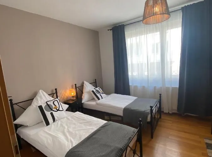 Schlafen Ueber Der Whiskybar *