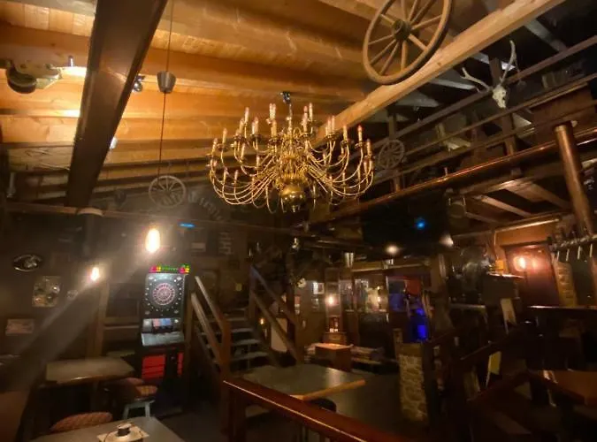 Appartement Schlafen Ueber Der Whiskybar